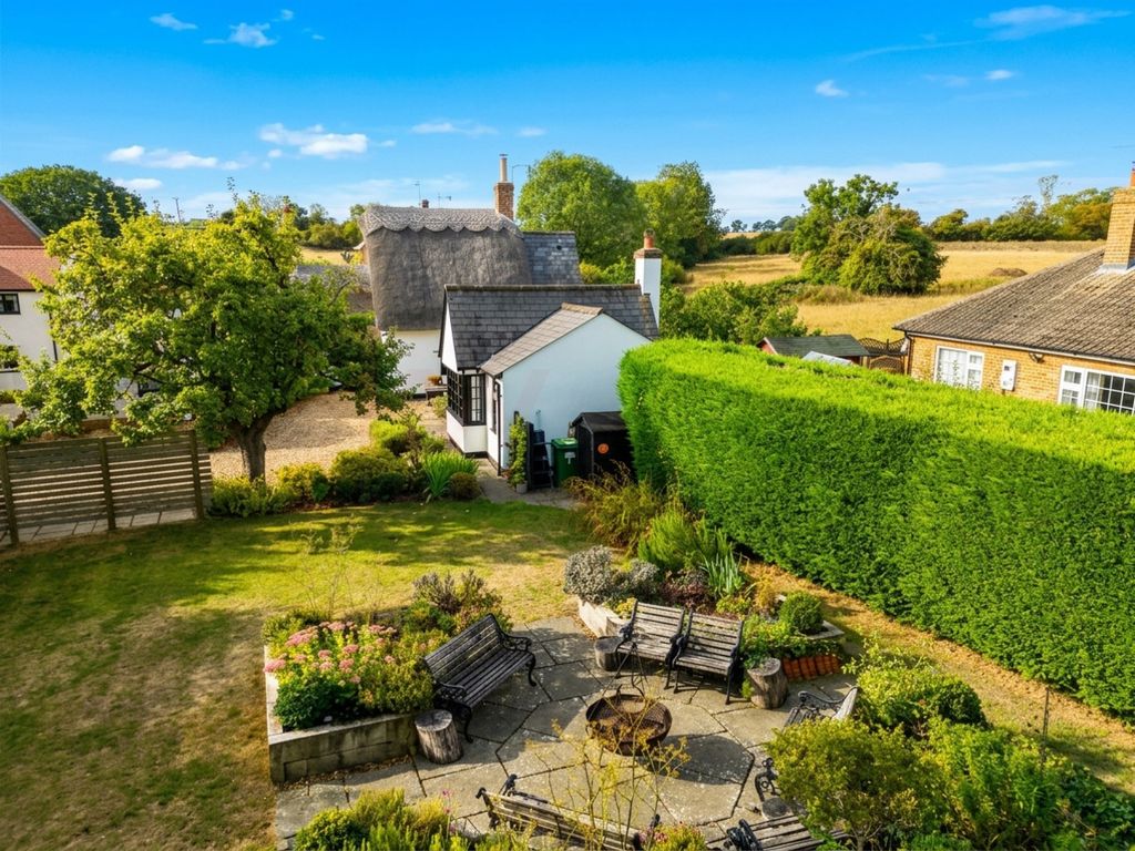 Property photo 2 of 32