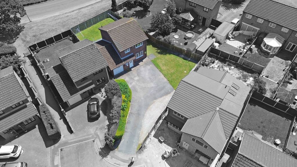 Property photo 2 of 28