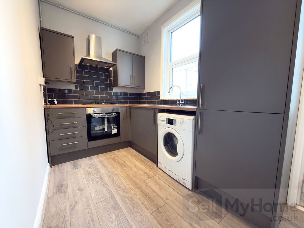 Property photo 2 of 11 Kitchen