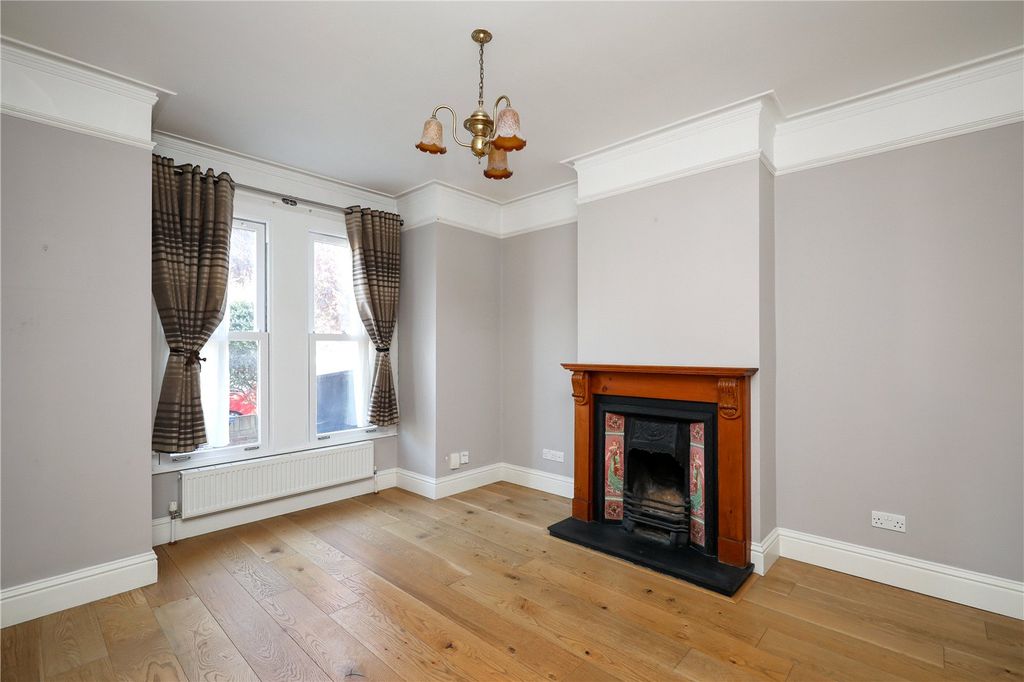 Property photo 2 of 19 Picture No. 11