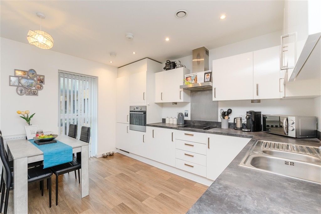 Property photo 2 of 10 Lounge/Kitchen