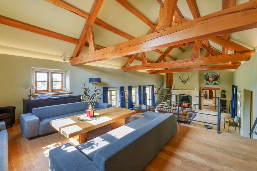 Property photo 3 of 36 Lodge Farm