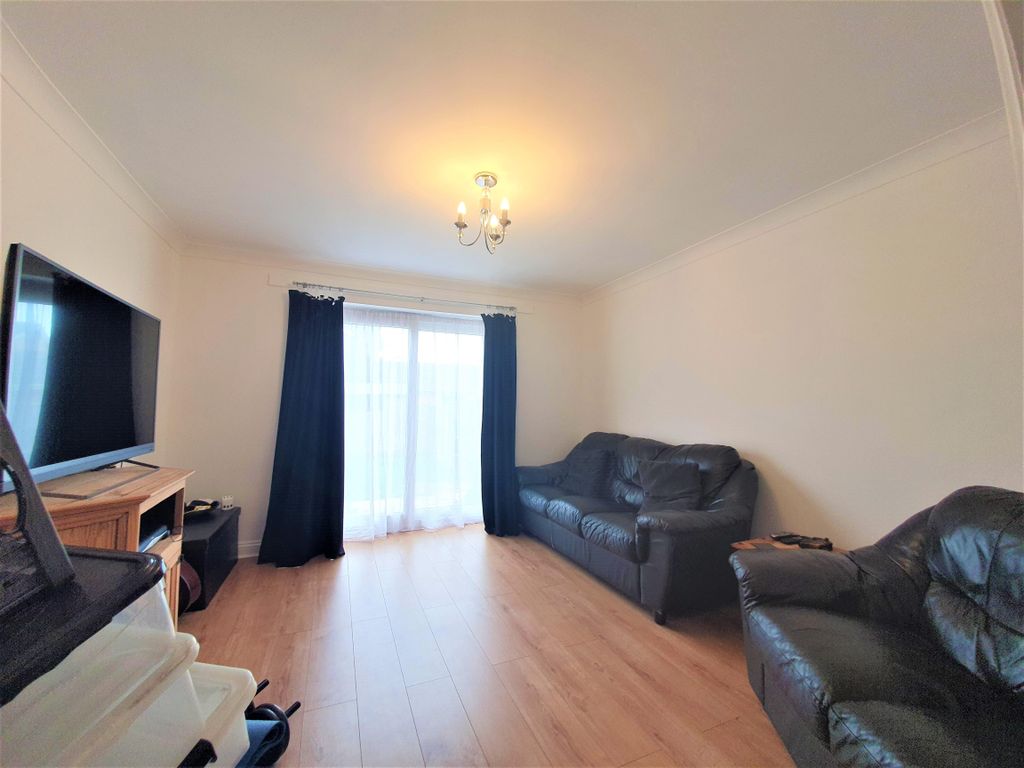 Property photo 3 of 7 Living Room