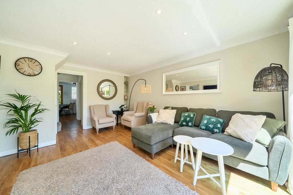 Property photo 2 of 11