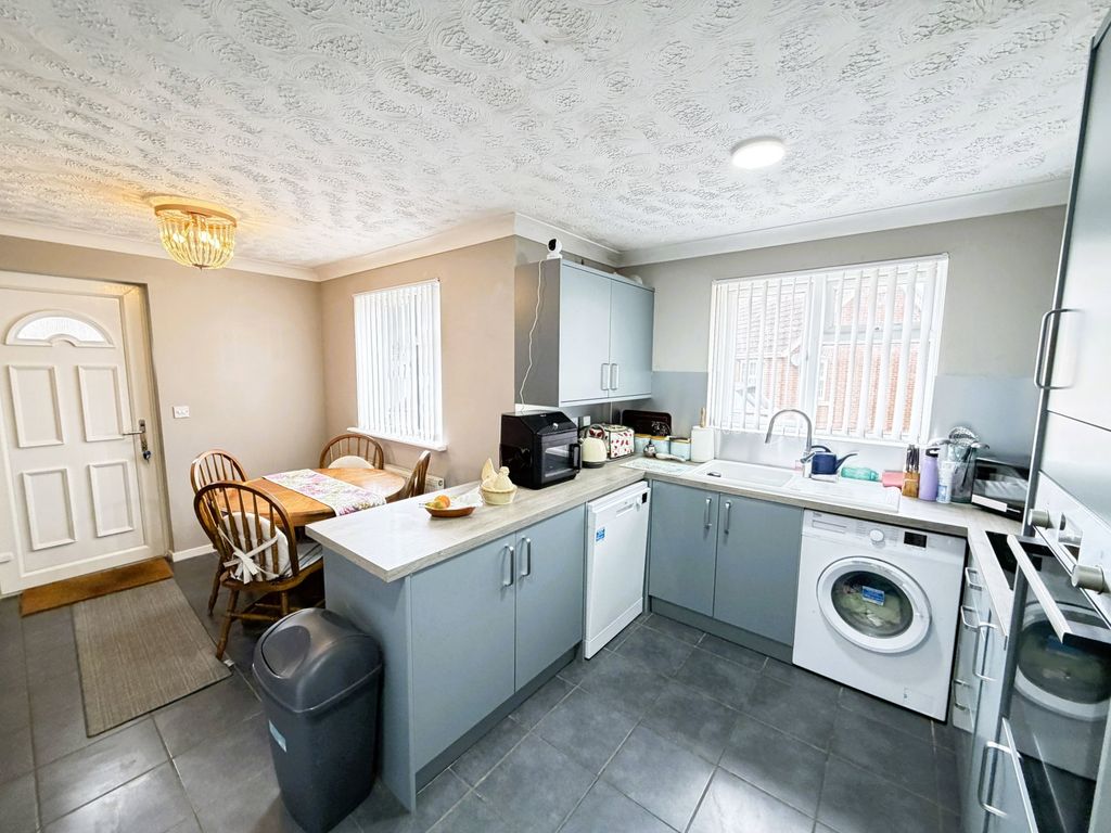 Property photo 3 of 18
