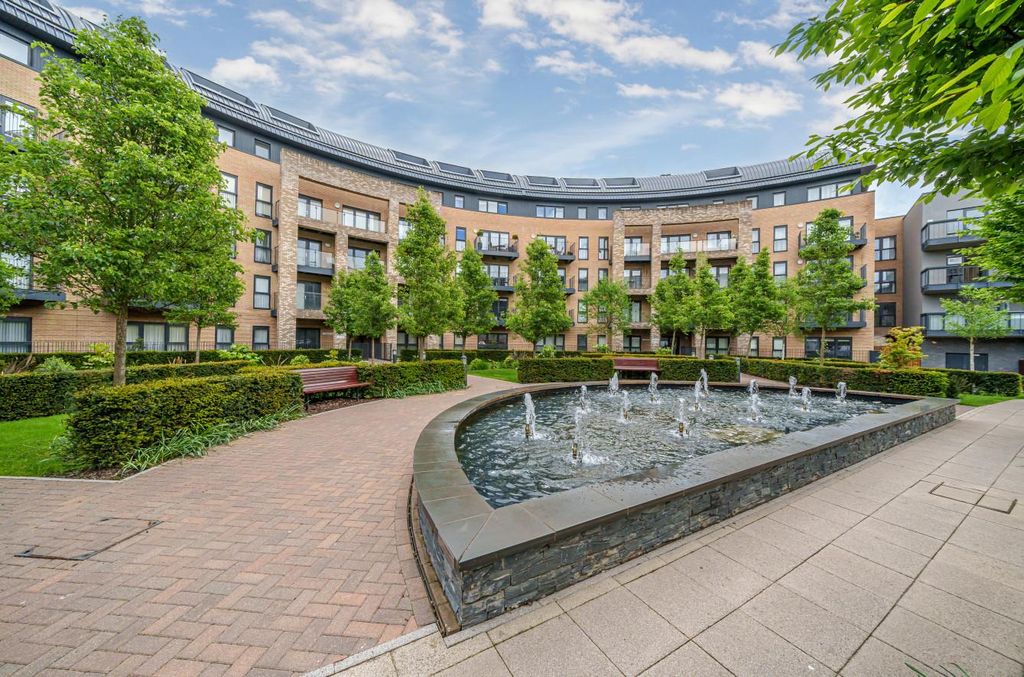 Property photo 1 of 18 Davidson Frost-Wellings, Dfw, Royal Court, Stanmor