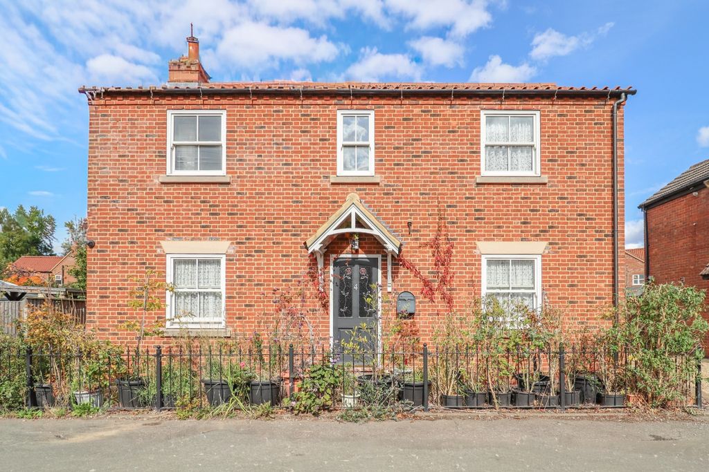 Property photo 1 of 29 4556801