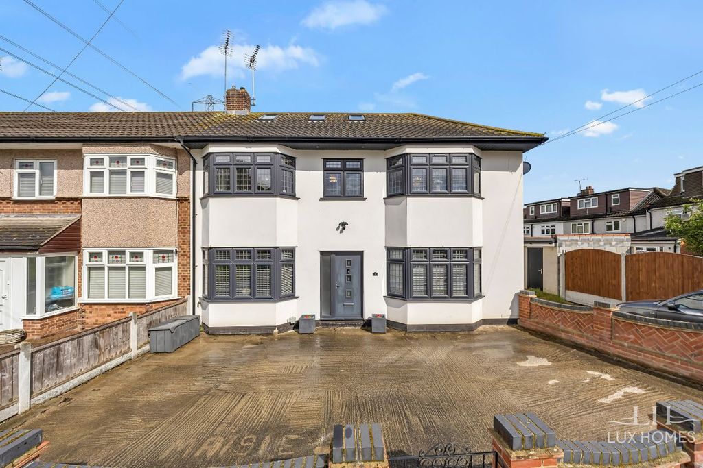 Property photo 1 of 28