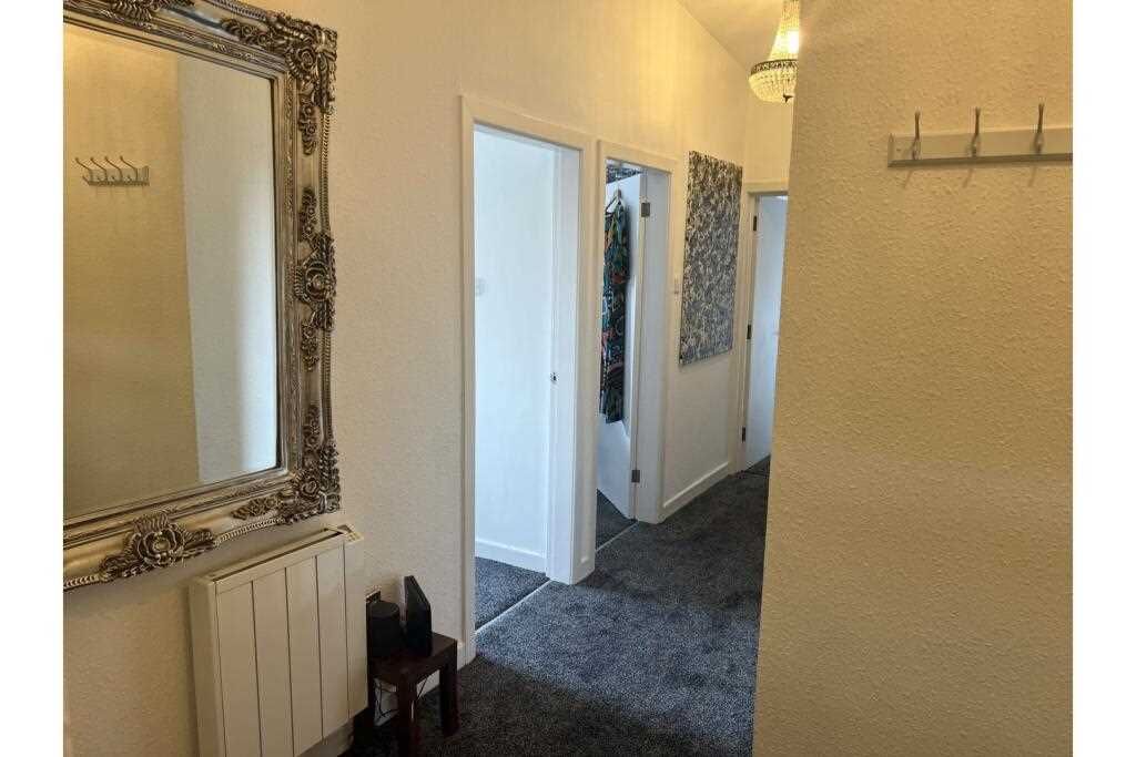 Property photo 2 of 8 Entrance Hall