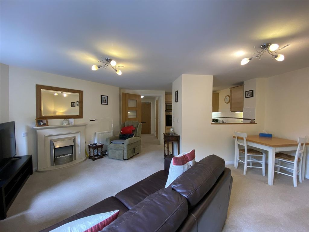 Property photo 2 of 14