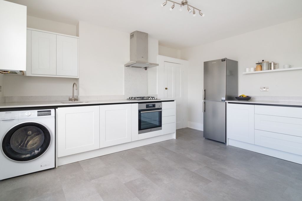 Property photo 3 of 12 329874
