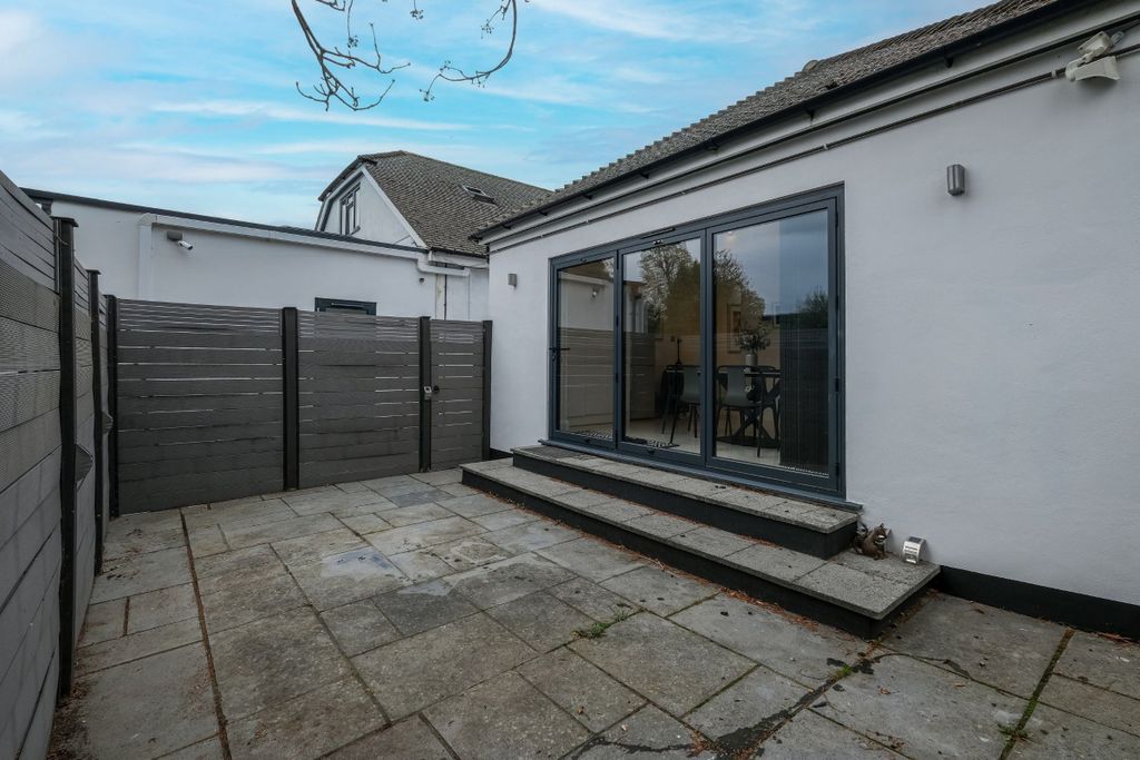 Property photo 3 of 33