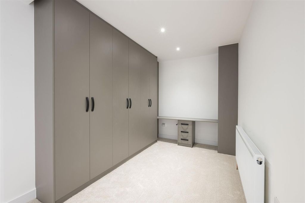 Property photo 3 of 19 Flat 3, 80 Durham Road,13.Jpg