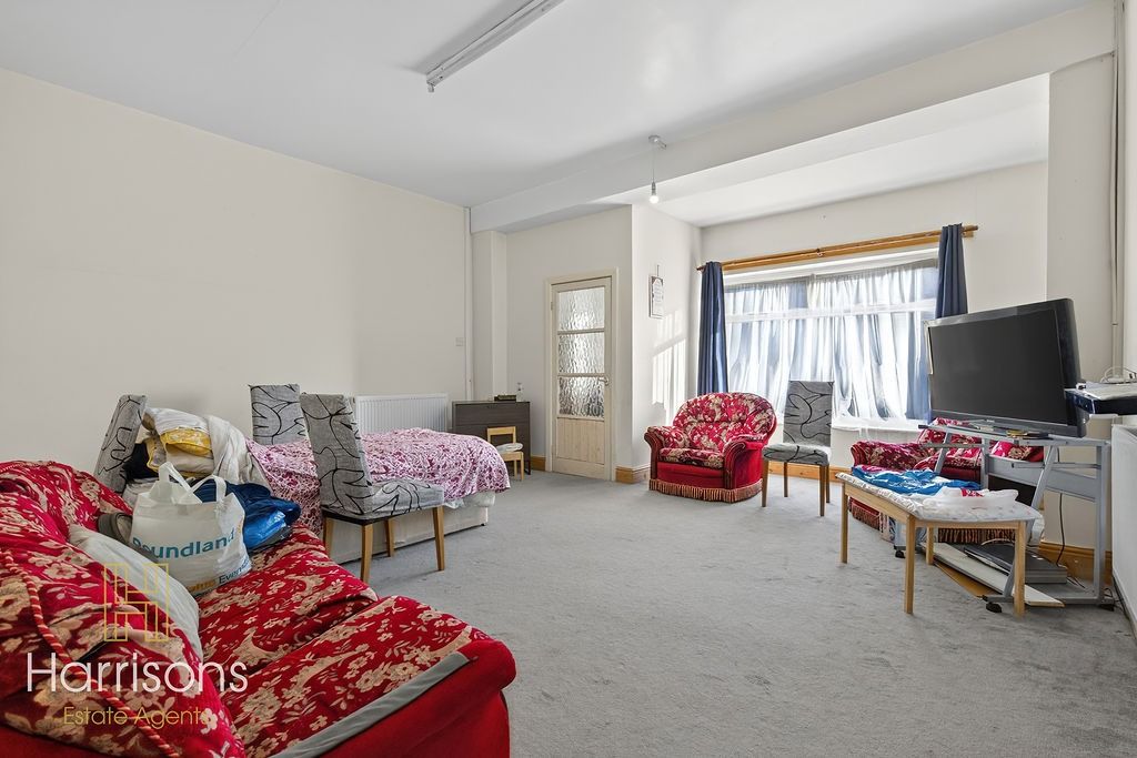 Property photo 3 of 23 4688015