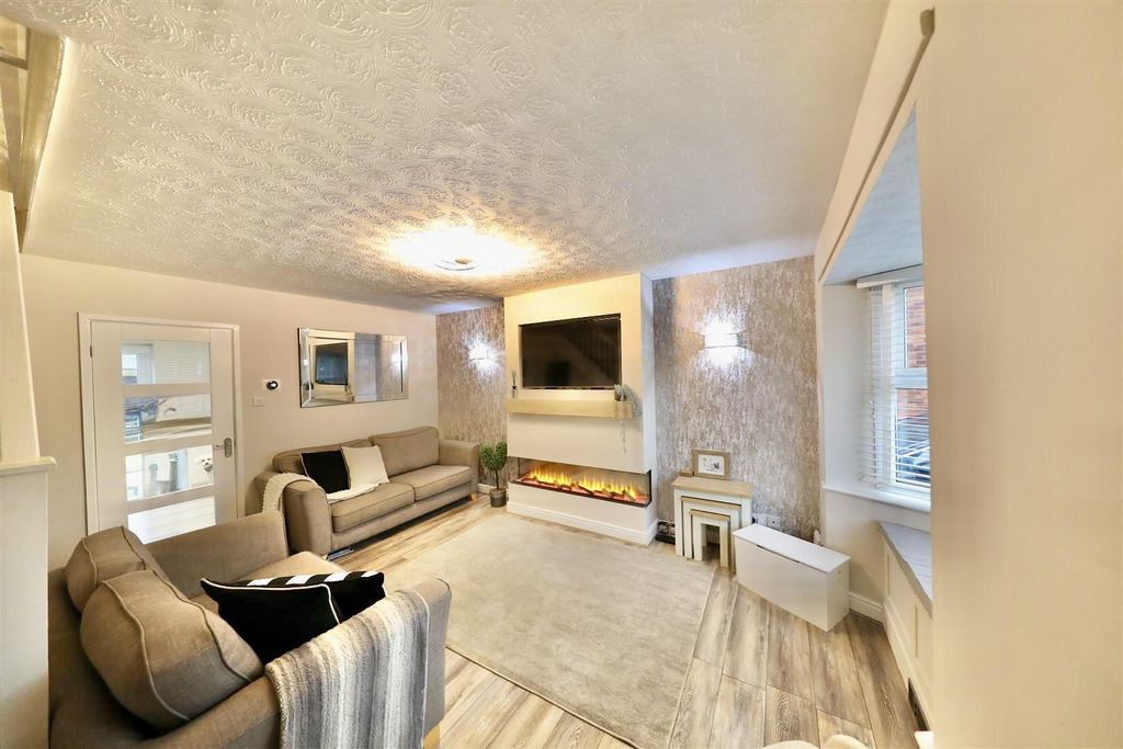 Property photo 2 of 19 Living Room