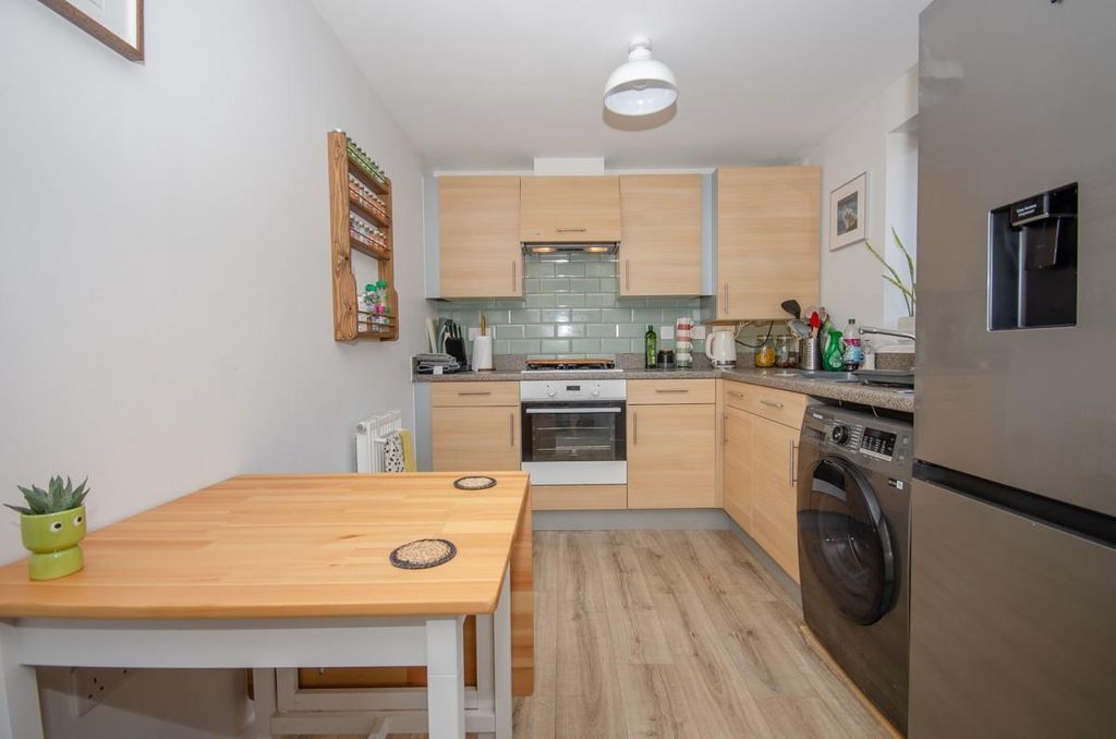 Property photo 3 of 11 Kitchen.Jpg