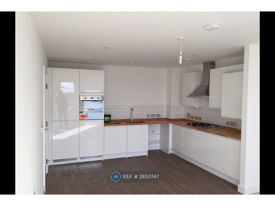 Property photo 2 of 14 Kitchen