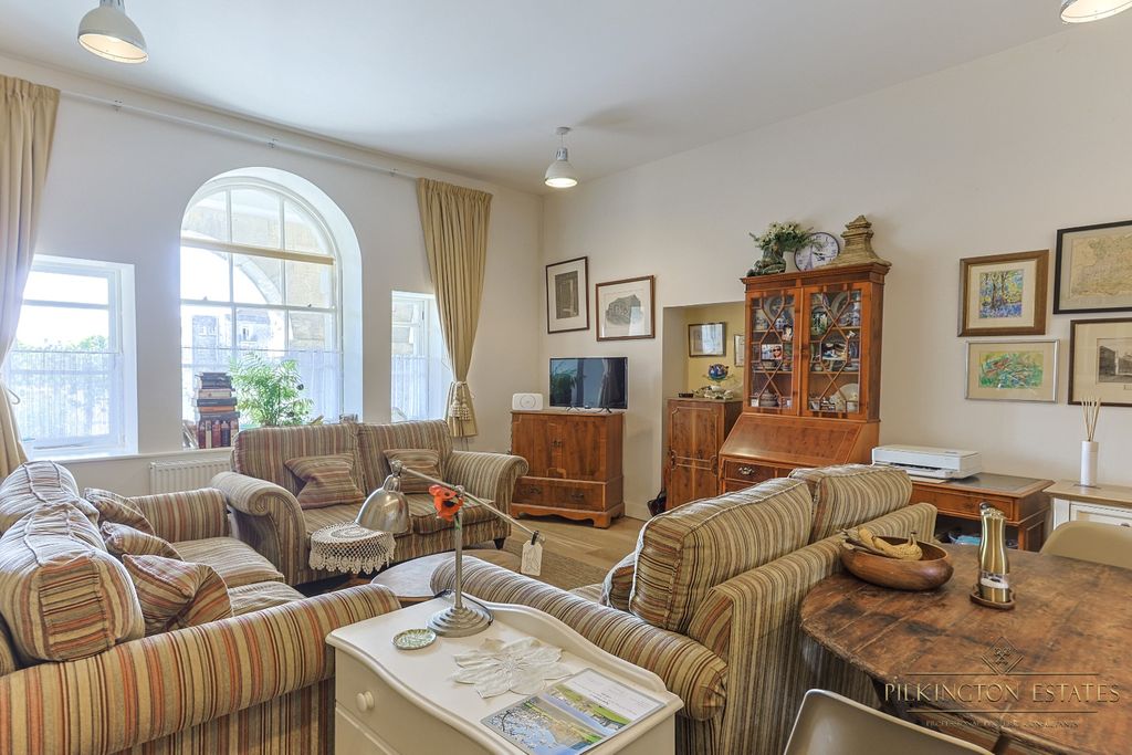 Property photo 3 of 13 4424224
