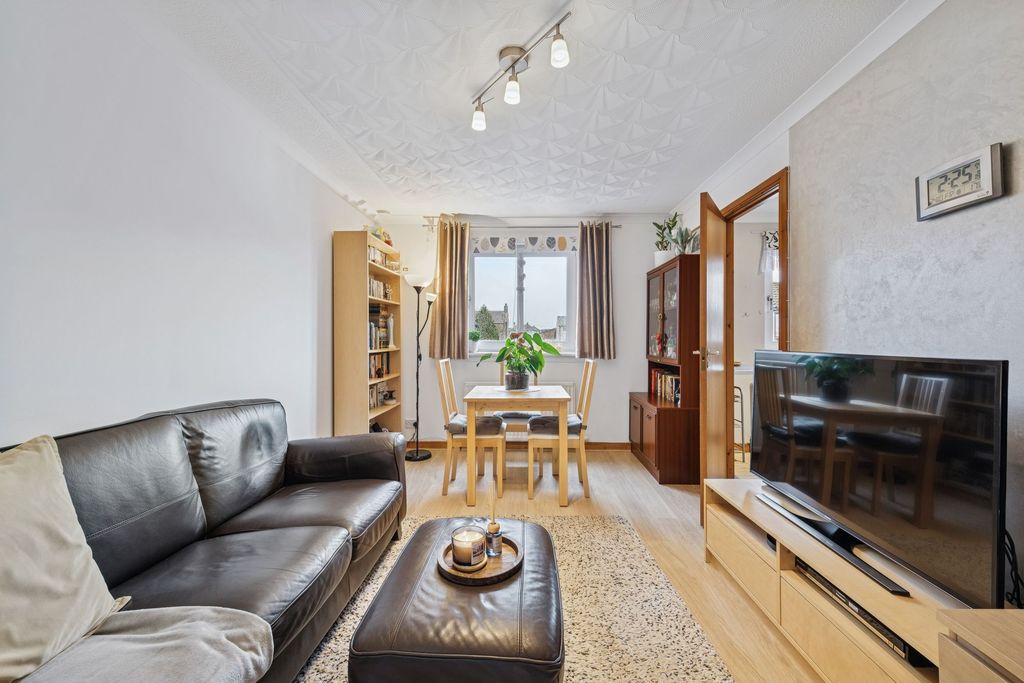 Property photo 2 of 17 Lounge/ Diner