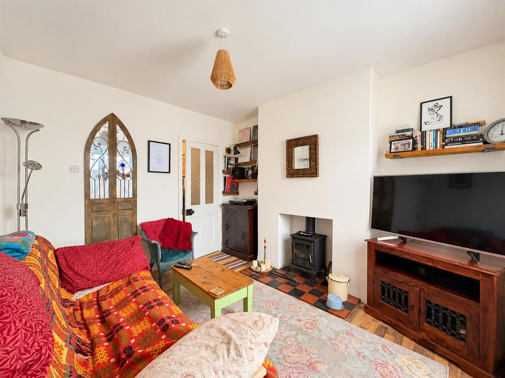 Property photo 3 of 20 Livingroom.Png