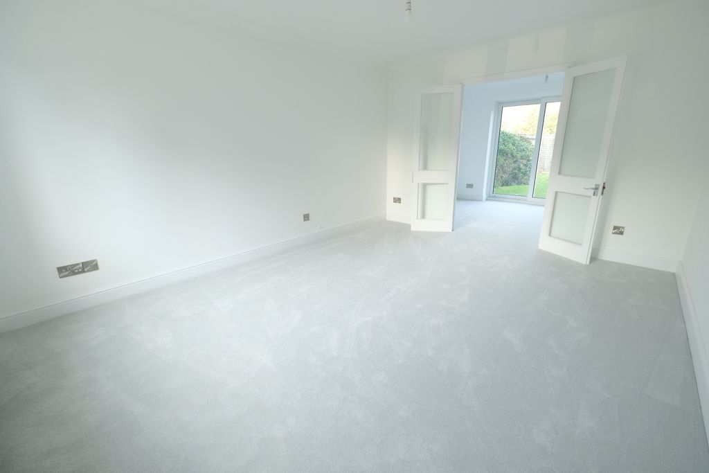 Property photo 2 of 24 Sitting Room