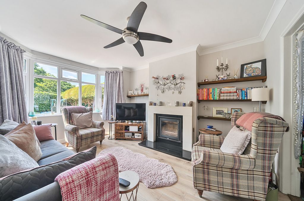 Property photo 2 of 11 1303094-21-683d91...