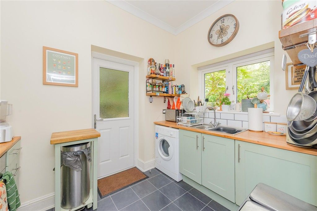 Property photo 1 of 11 Kitchen