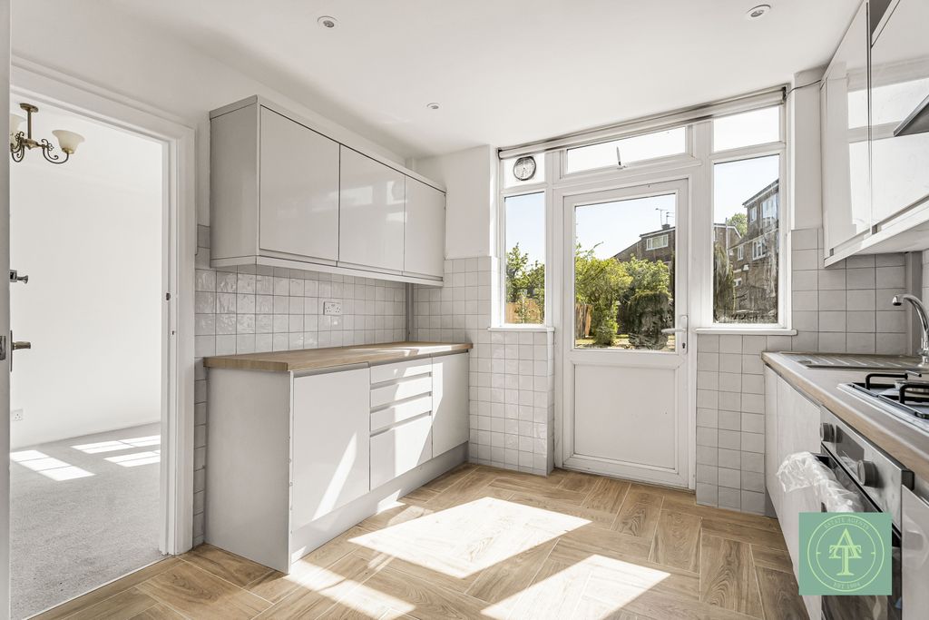 Property photo 2 of 27 Gallery