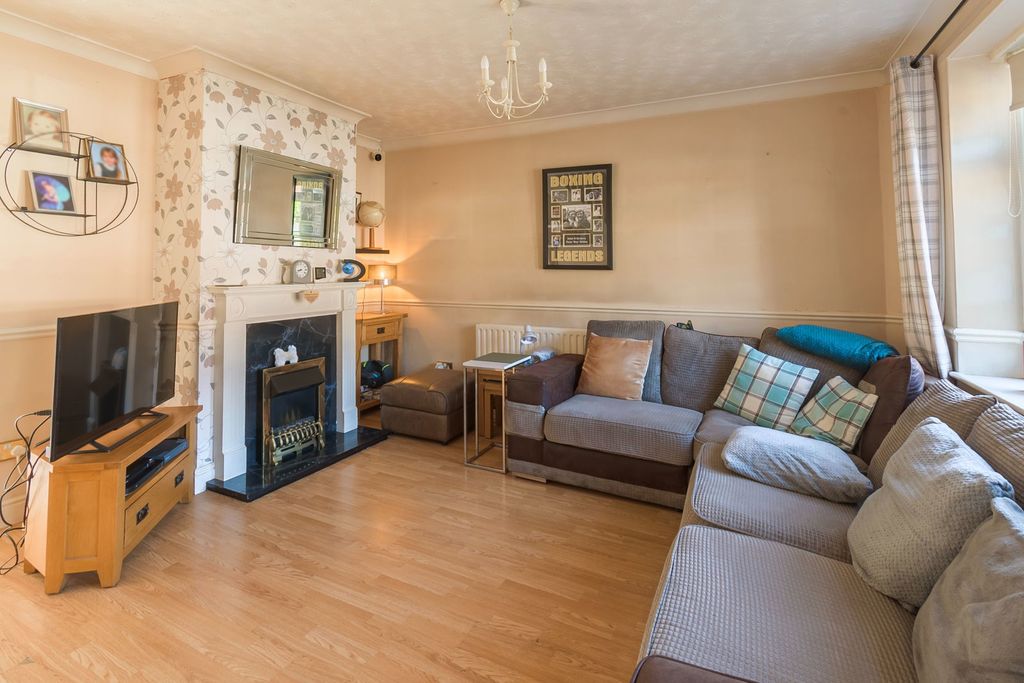 Property photo 3 of 18