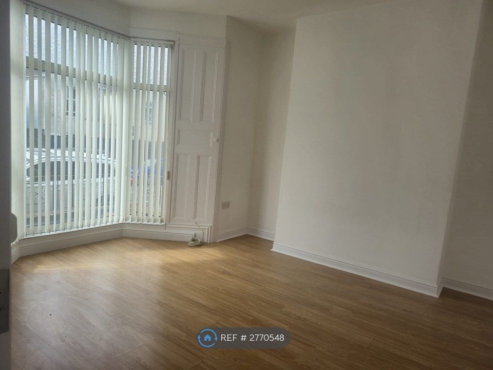 Property photo 2 of 12 Lounge
