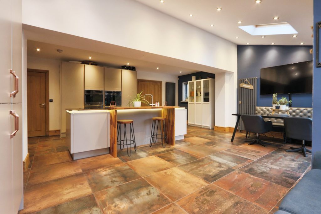 Property photo 1 of 14 Kitchen/Dining Room