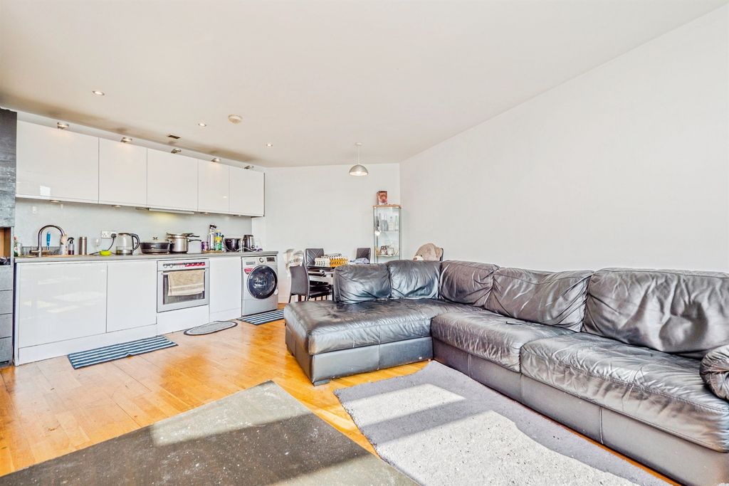 Property photo 2 of 20