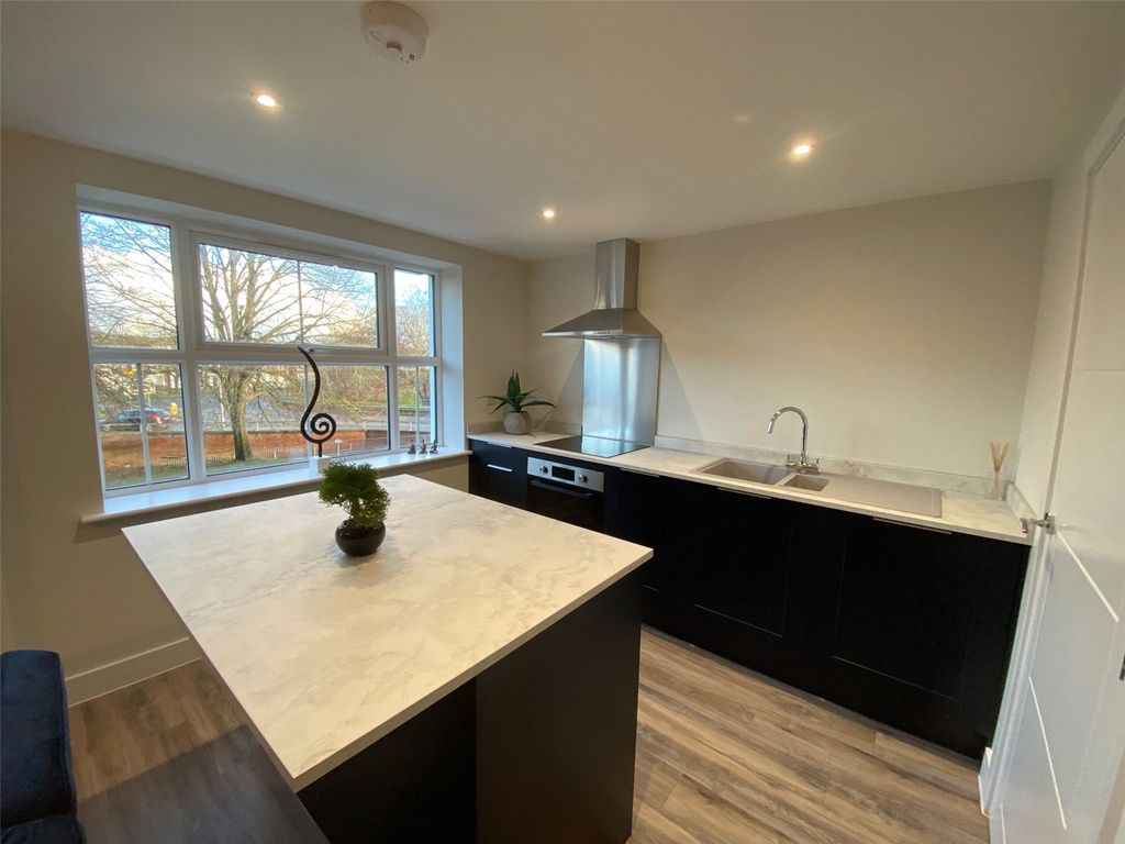 Property photo 2 of 10 Kitchen