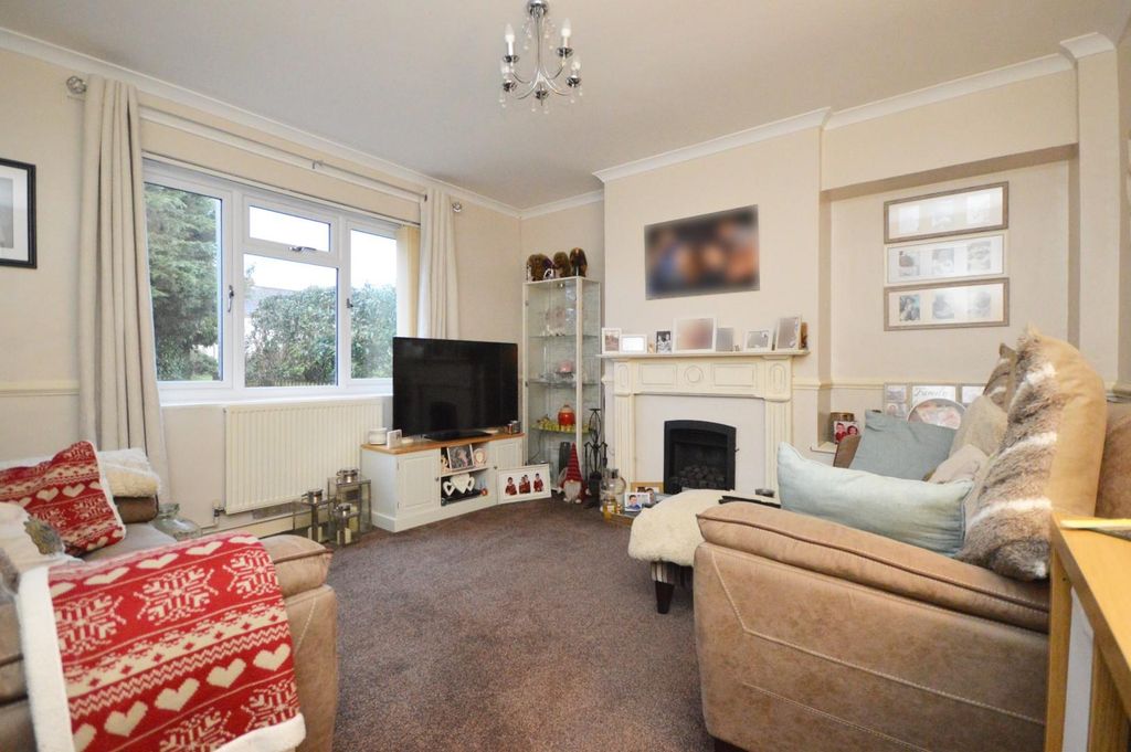 Property photo 2 of 17 Sitting Room