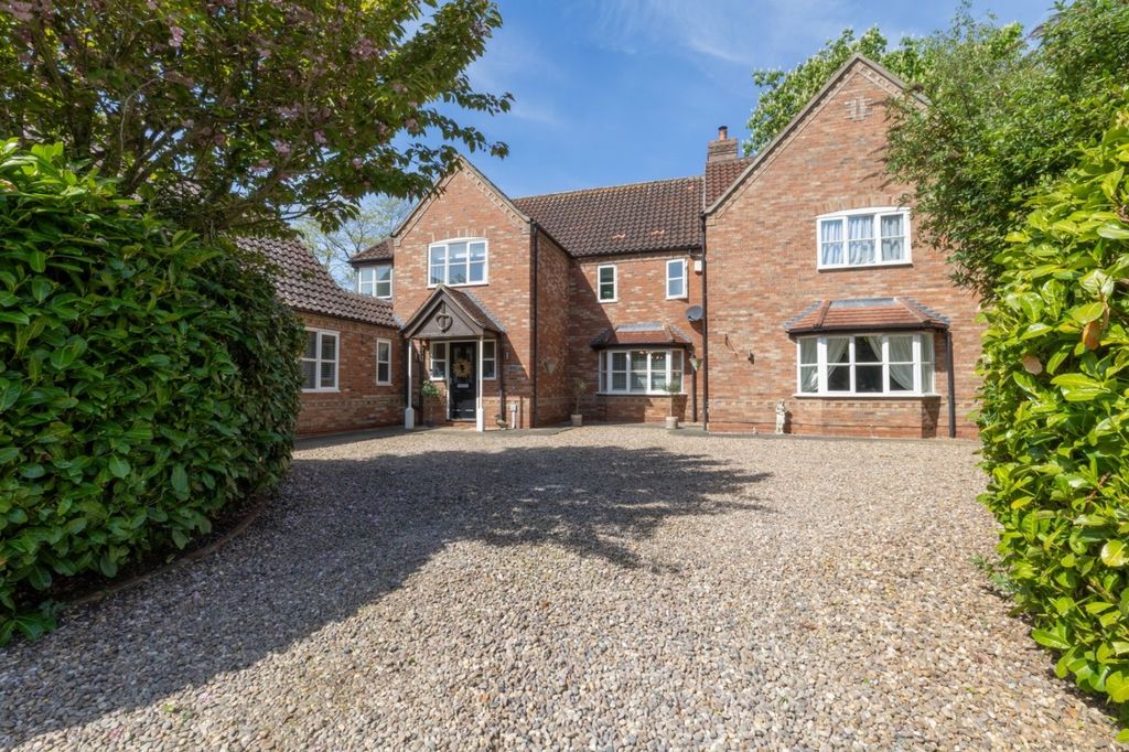 Property photo 1 of 52 6c924696-A69c-4145-9941-1314B366F0Fb