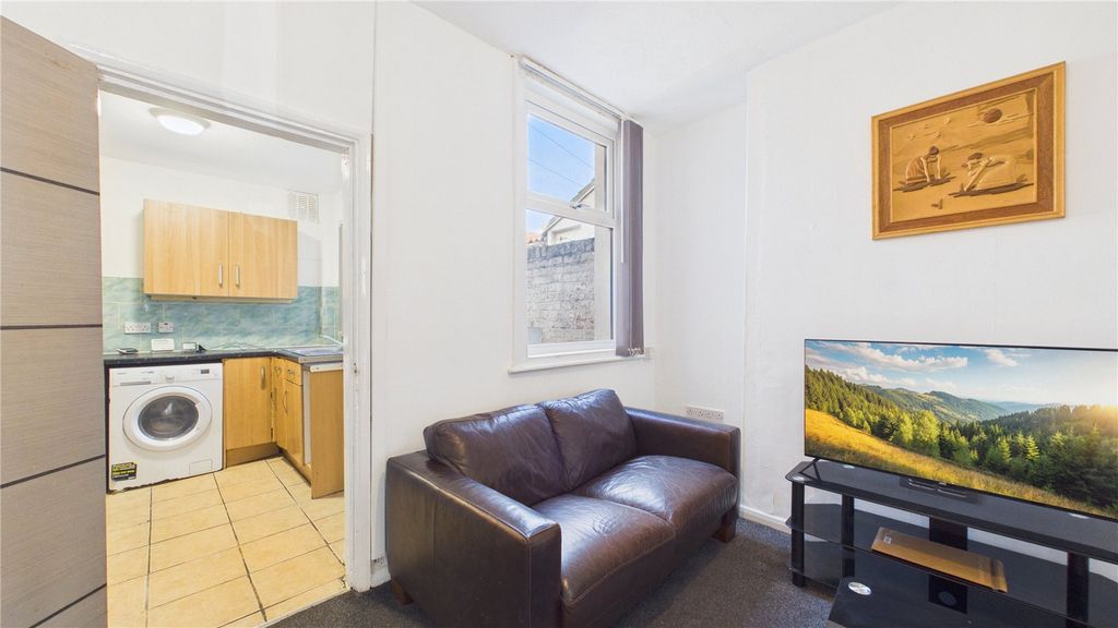 Property photo 2 of 7 Picture No. 11