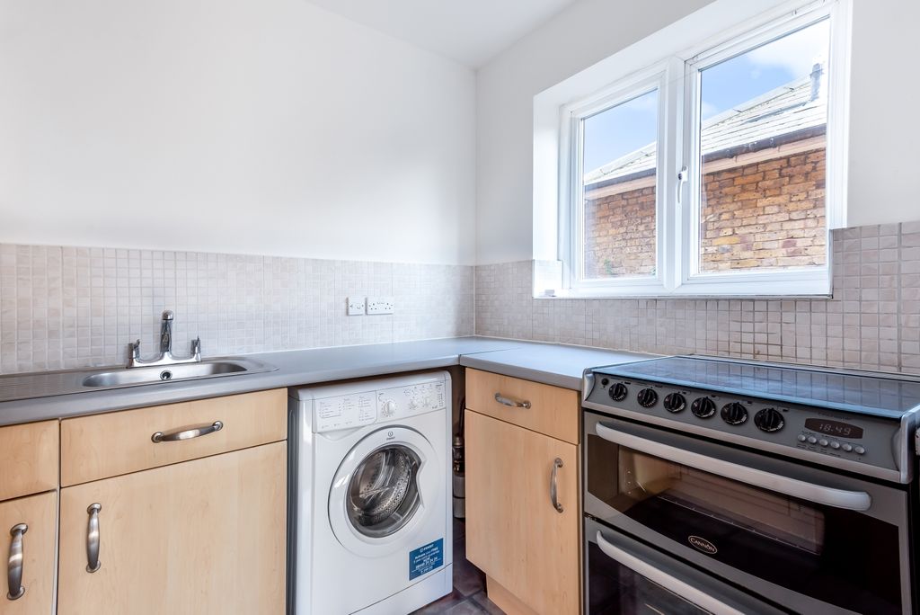 Property photo 2 of 9 Kitchen 2