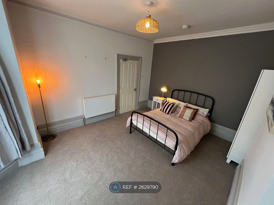Property photo 3 of 12 £595Pm