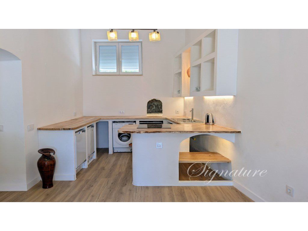 Property photo 2 of 47