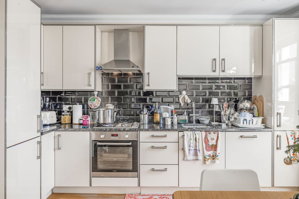 Property photo 2 of 10 Picture No. 11