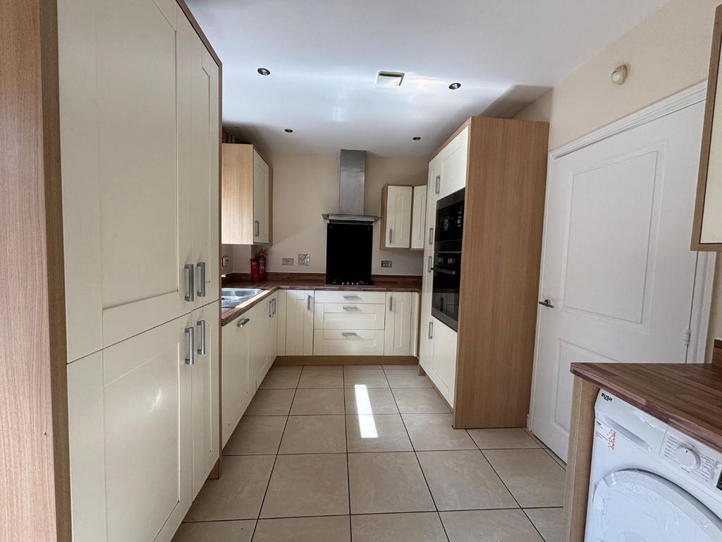 Property photo 3 of 17 Kitchen.Jpg