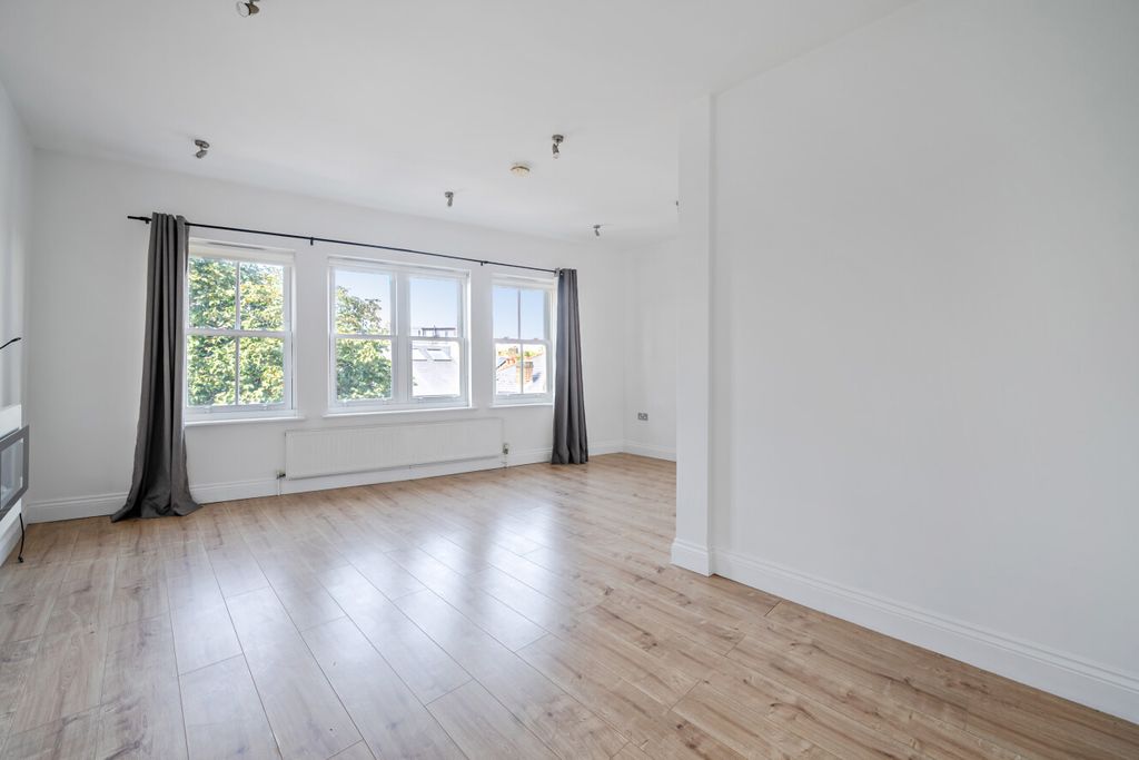 Property photo 3 of 13 1520063-15-6Aa145...