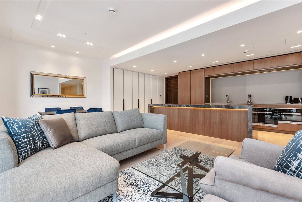 Property photo 3 of 15 Kitchen/ Reception