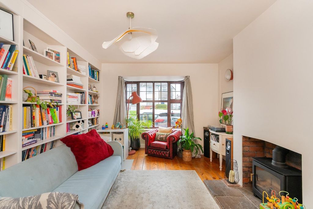 Property photo 1 of 34 8C5Rbh - Living Room D.Jpg