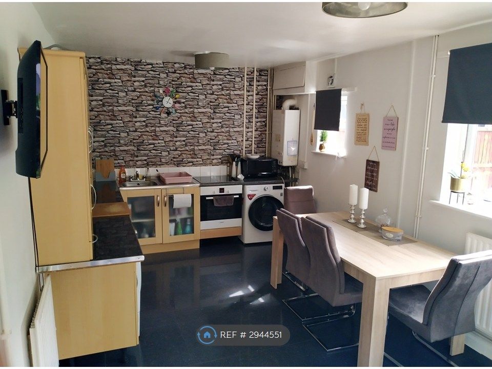Property photo 3 of 18 Kitchen Diner