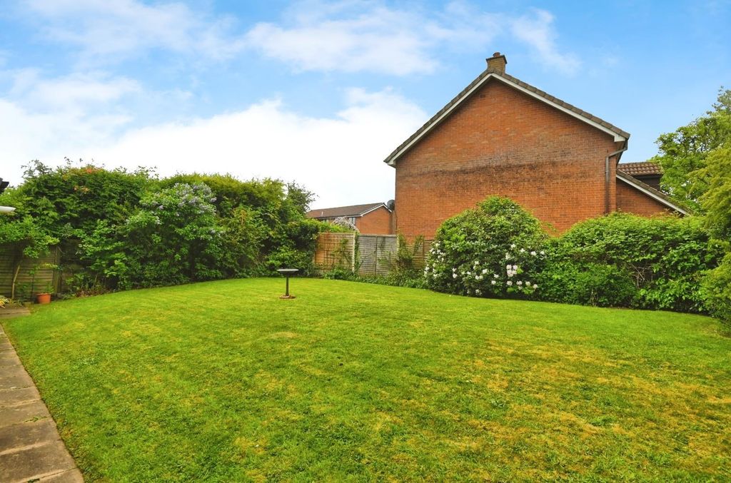 Property photo 2 of 20 8Lydiacroft19.Jpg