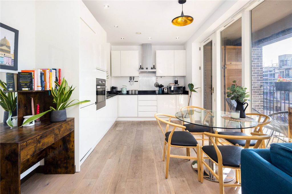 Property photo 3 of 23 Kitchen