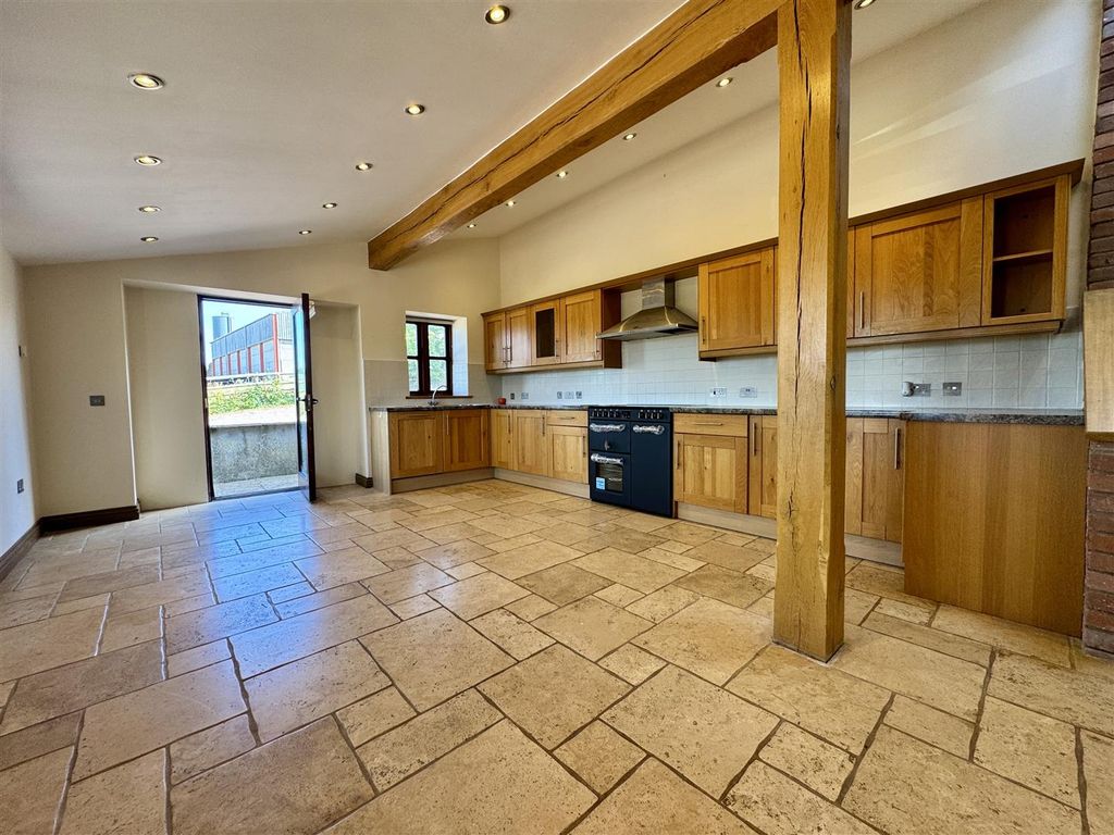 Property photo 3 of 33 Kitchen