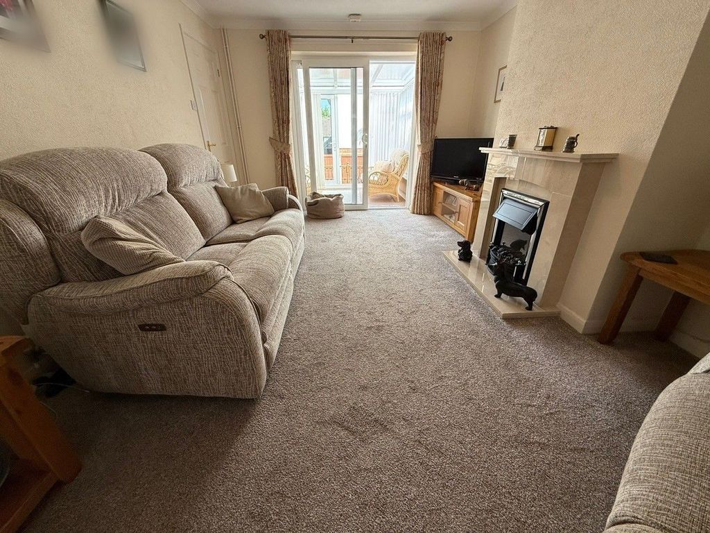 Property photo 2 of 14 Lounge