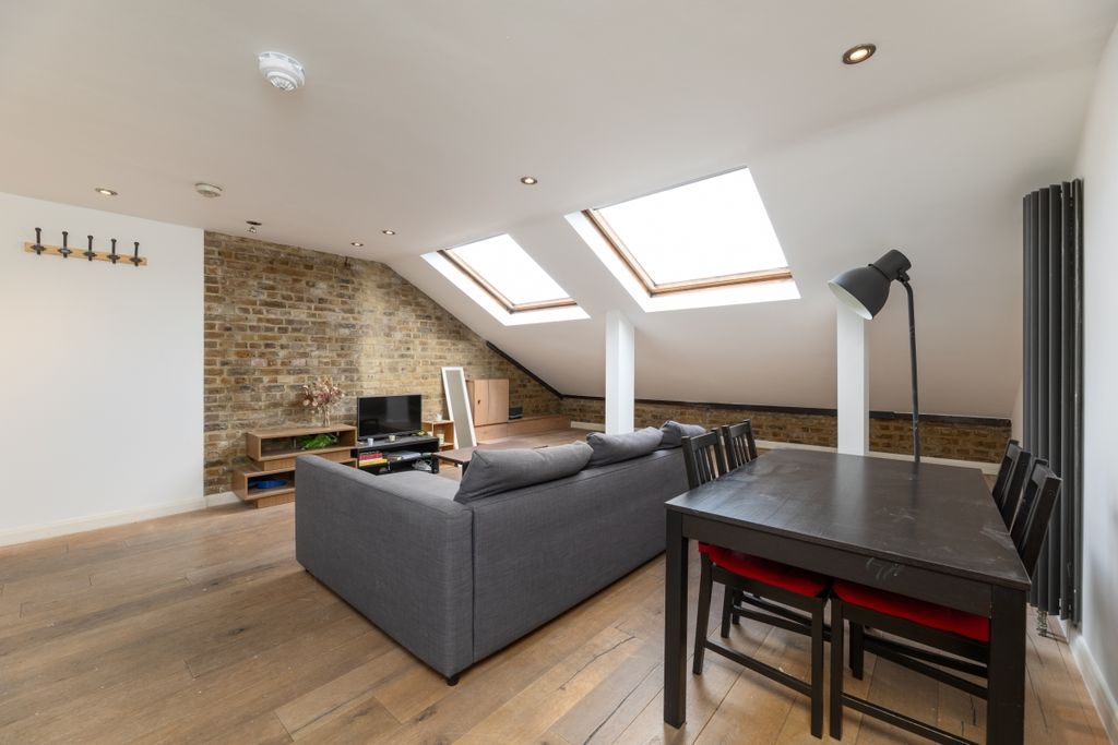 Property photo 3 of 13 Mandeville Courty...